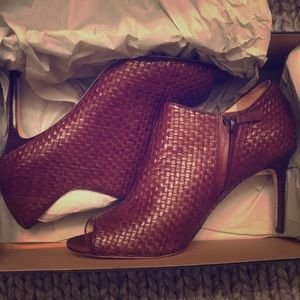 Never worn! Classic style. New in box